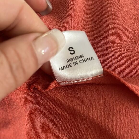 Re-named coral front button top width ties on sleeves - Picture 8 of 8